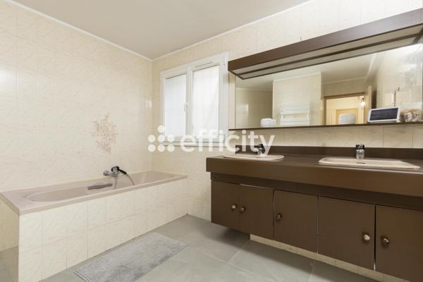 Maison 7 pièces - 284 m² Exclusivité efficity