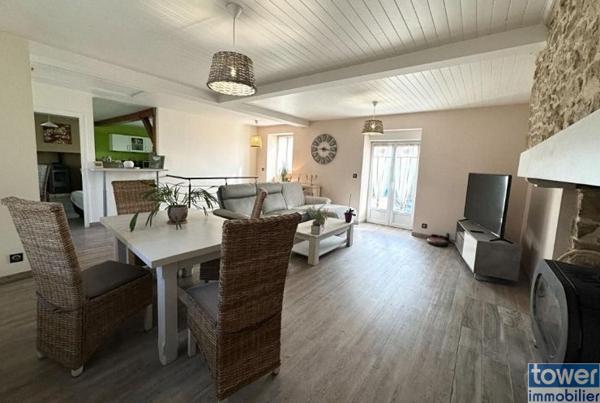 (24) Maison de ville et son jardin 4 chambres puits piscine garage double