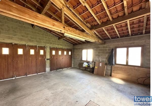 (24) Maison de ville et son jardin 4 chambres puits piscine garage double