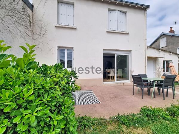 TOURS NORD -  MAISON RENOVEE AVEC 3 CHAMBRES, DEPENDANCE, GARAGE ET JARDIN