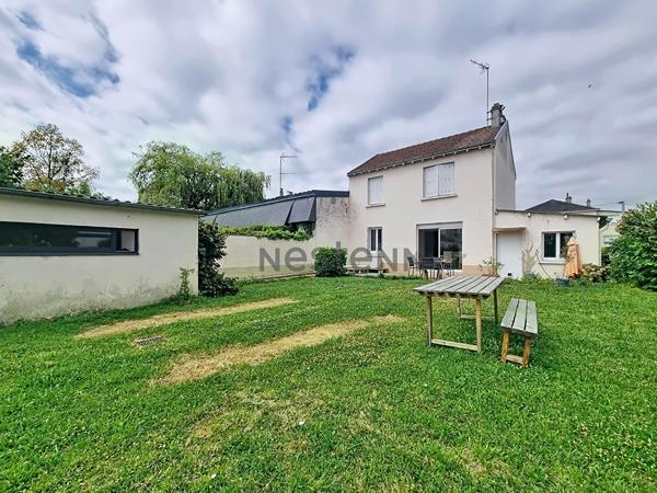 TOURS NORD -  MAISON RENOVEE AVEC 3 CHAMBRES, DEPENDANCE, GARAGE ET JARDIN
