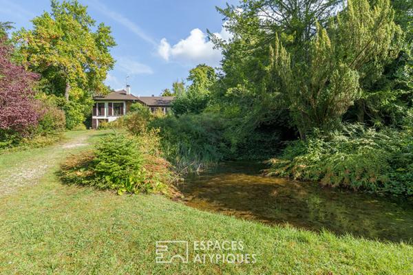 Maison des années 70 dans son parc arboré