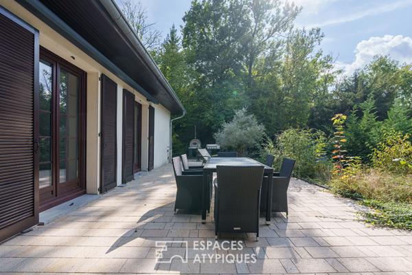 Maison des années 70 dans son parc arboré