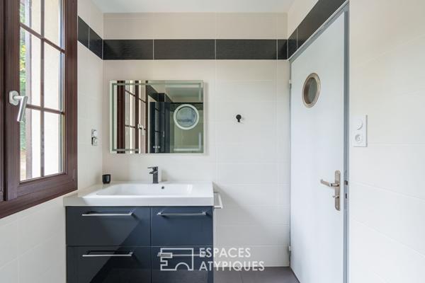 Maison des années 70 dans son parc arboré