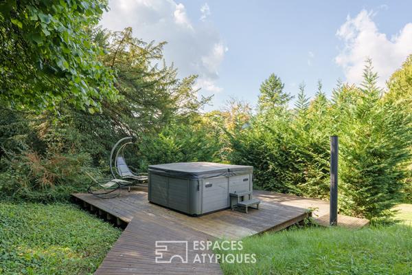 Maison des années 70 dans son parc arboré