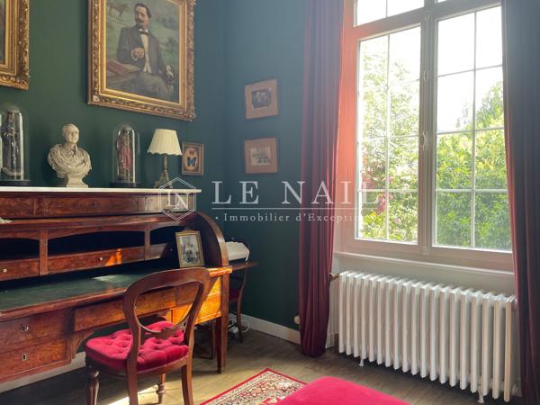 Authentique manoir du XIXe siècle restauré avec dépendances et parc en Sud Manche