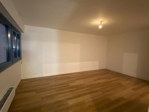 A LOUER STUDIO AVEC PARKING 35.5 M² chauffage inclus