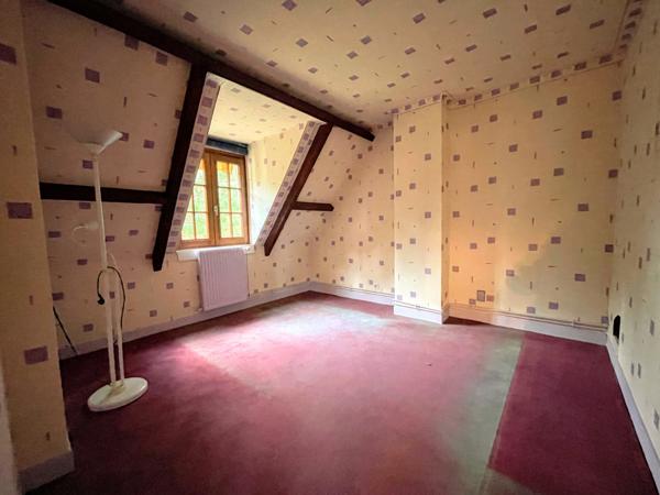 La Ferté-Alais (91590) Maison 4 chambres, sous-sol, piscine sur 1454 m² de terrain