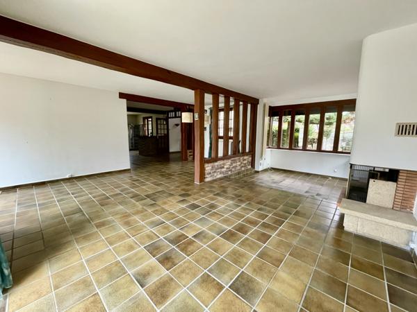 La Ferté-Alais (91590) Maison 4 chambres, sous-sol, piscine sur 1454 m² de terrain