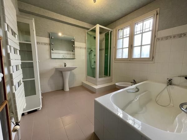 La Ferté-Alais (91590) Maison 4 chambres, sous-sol, piscine sur 1454 m² de terrain