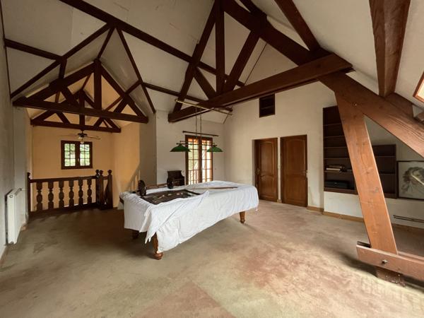 La Ferté-Alais (91590) Maison 4 chambres, sous-sol, piscine sur 1454 m² de terrain