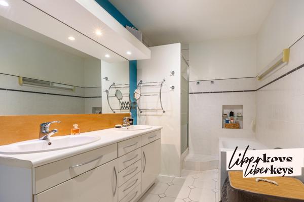 Appartement traversant de 4 pièces de 89 m² - Métro Hôtel de ville - Paris 4 