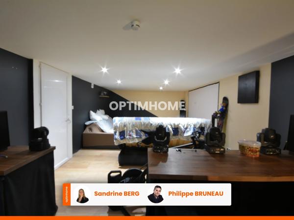 Maison lumineuse avec grande pièce de vie, trois chambres et jardin de 980 m²