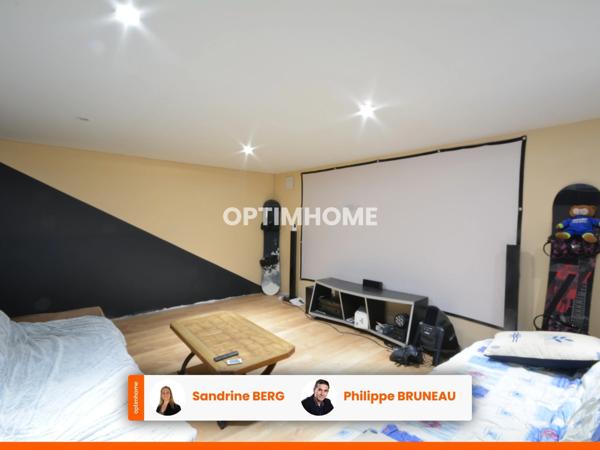 Maison lumineuse avec grande pièce de vie, trois chambres et jardin de 980 m²