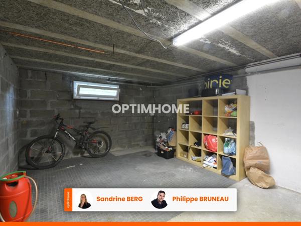 Maison lumineuse avec grande pièce de vie, trois chambres et jardin de 980 m²