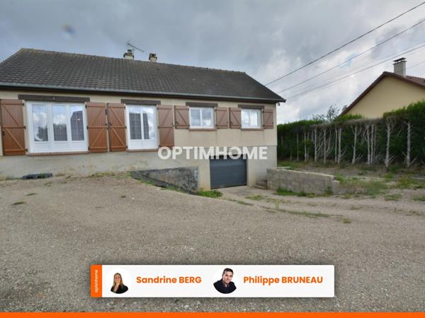 Maison lumineuse avec grande pièce de vie, trois chambres et jardin de 980 m²