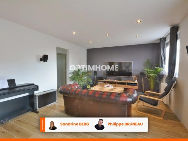 Maison lumineuse avec grande pièce de vie, trois chambres et jardin de 980 m²