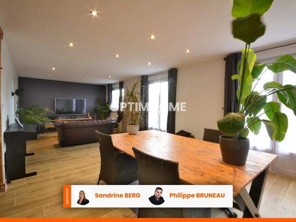Maison lumineuse avec grande pièce de vie, trois chambres et jardin de 980 m²