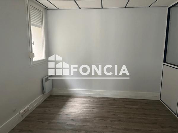 Location Local commercial 1 pièce 73.31 m² - 59 GRANDE RUE Chateau Thierry 02400