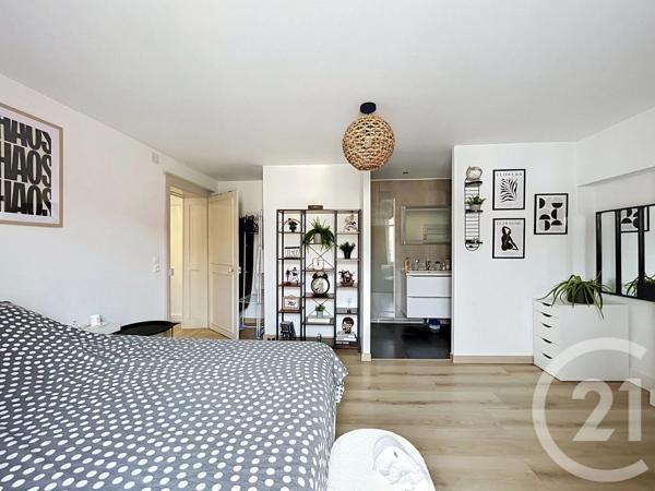 Immeuble à vendre  335,87 m 2   ST JULIEN LES METZ  - 57