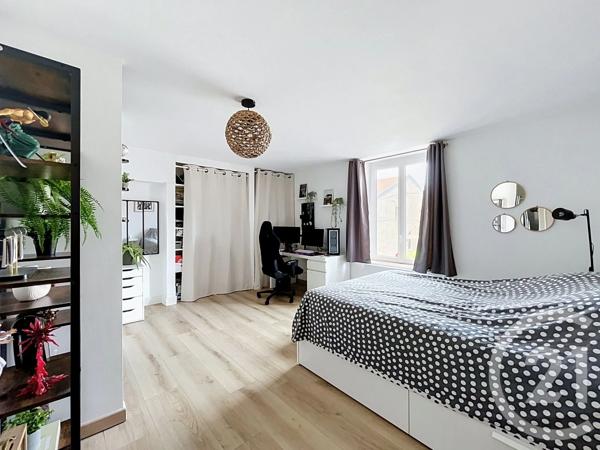 Immeuble à vendre  335,87 m 2   ST JULIEN LES METZ  - 57