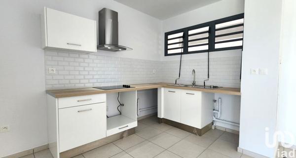 Appartement 3 pièces de 68 m² à Saint-Pierre (97410)
