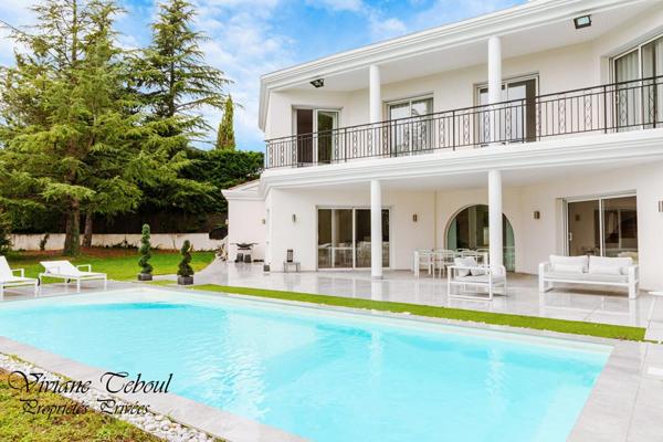 Maison Ecully 7 pièce(s) 286 m2 .5 chambres .terrain 1890m2.piscine.jardin