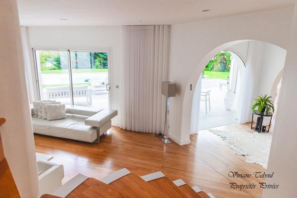 Maison Ecully 7 pièce(s) 286 m2 .5 chambres .terrain 1890m2.piscine.jardin