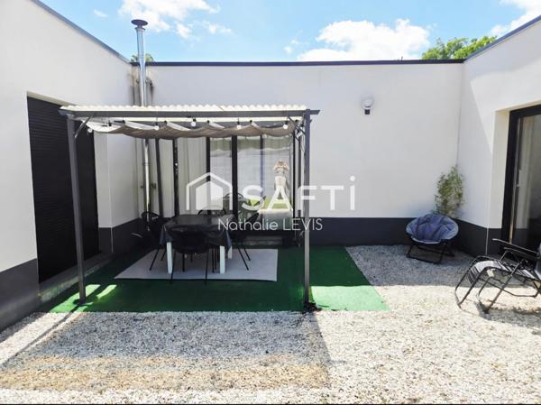 Maison cubique contemporaine sans travaux et lumineuse
