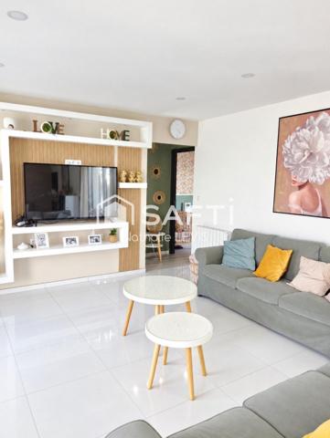 Maison cubique contemporaine sans travaux et lumineuse
