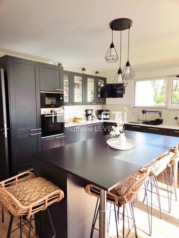 Maison cubique contemporaine sans travaux et lumineuse