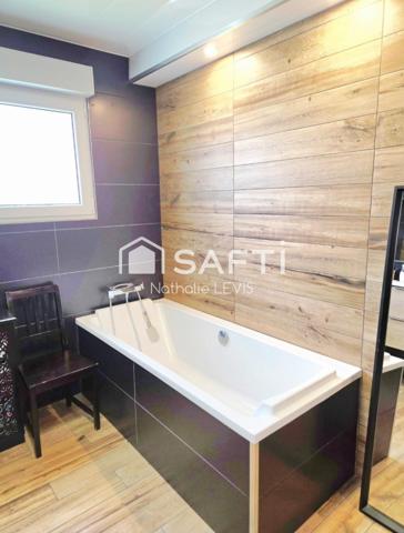 Maison cubique contemporaine sans travaux et lumineuse