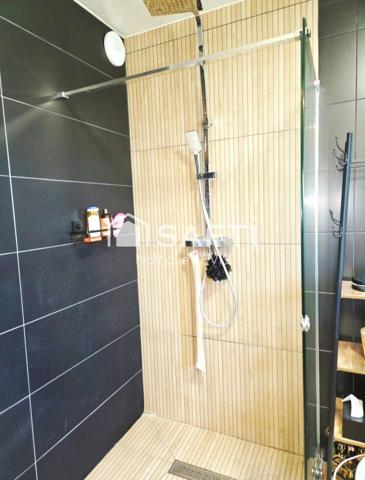 Maison cubique contemporaine sans travaux et lumineuse
