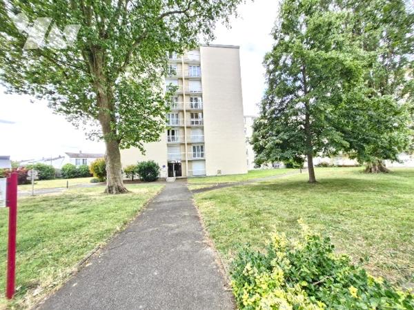 FLEURY-LES-AUBRAIS Quartier de Lamballe appartement T 3 refait à neuf