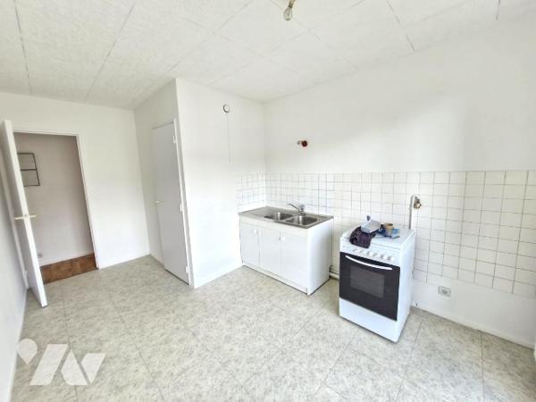 FLEURY-LES-AUBRAIS Quartier de Lamballe appartement T 3 refait à neuf