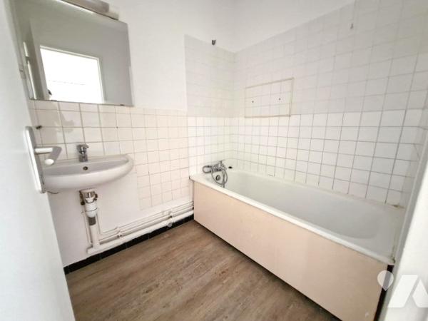 FLEURY-LES-AUBRAIS Quartier de Lamballe appartement T 3 refait à neuf