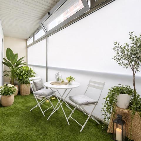 Appartement spacieux avec terrasse, parking et cave au cœur de Bécon