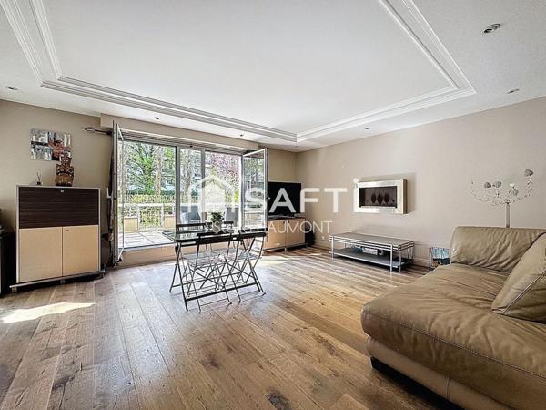 Appartement spacieux avec terrasse, parking et cave au cœur de Bécon