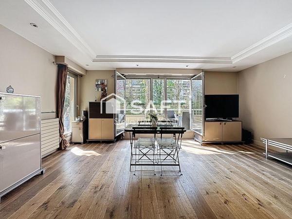 Appartement spacieux avec terrasse, parking et cave au cœur de Bécon