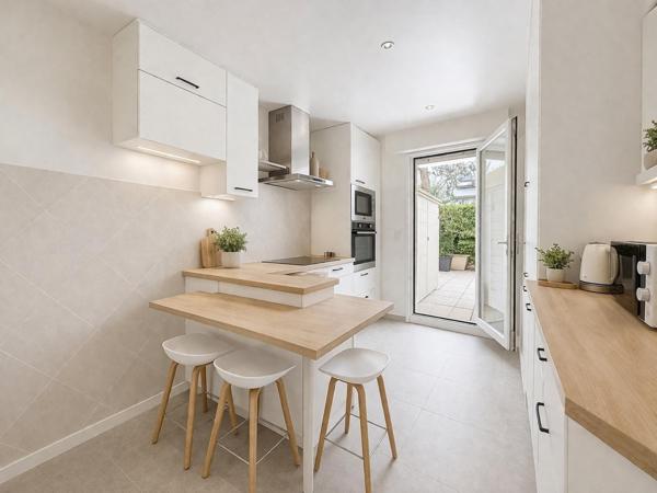 Appartement spacieux avec terrasse, parking et cave au cœur de Bécon