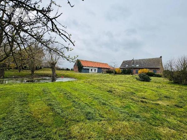 CORPS DE FERME RÉNOVÉ DE 327 M² HABITABLES AVEC NOMBREUSES DÉPENDANCES BÂTI SUR TERRAIN DE 8 00...