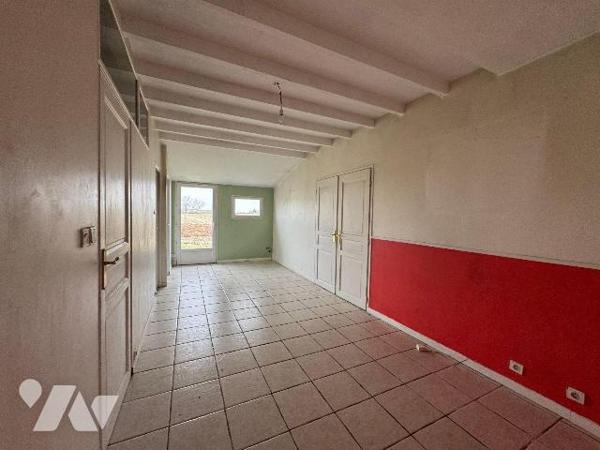 CORPS DE FERME RÉNOVÉ DE 327 M² HABITABLES AVEC NOMBREUSES DÉPENDANCES BÂTI SUR TERRAIN DE 8 00...