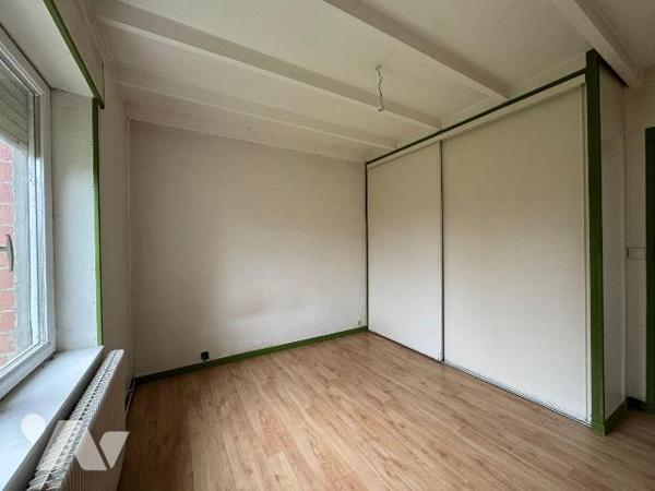 CORPS DE FERME RÉNOVÉ DE 327 M² HABITABLES AVEC NOMBREUSES DÉPENDANCES BÂTI SUR TERRAIN DE 8 00...