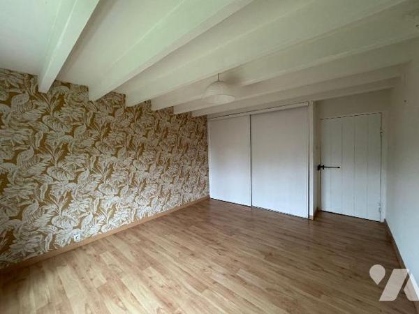 CORPS DE FERME RÉNOVÉ DE 327 M² HABITABLES AVEC NOMBREUSES DÉPENDANCES BÂTI SUR TERRAIN DE 8 00...