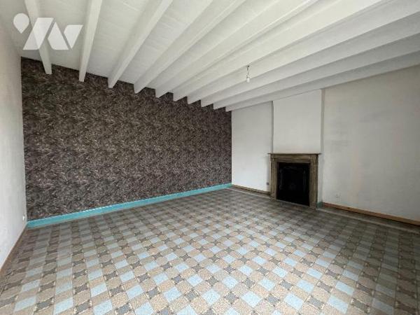 CORPS DE FERME RÉNOVÉ DE 327 M² HABITABLES AVEC NOMBREUSES DÉPENDANCES BÂTI SUR TERRAIN DE 8 00...