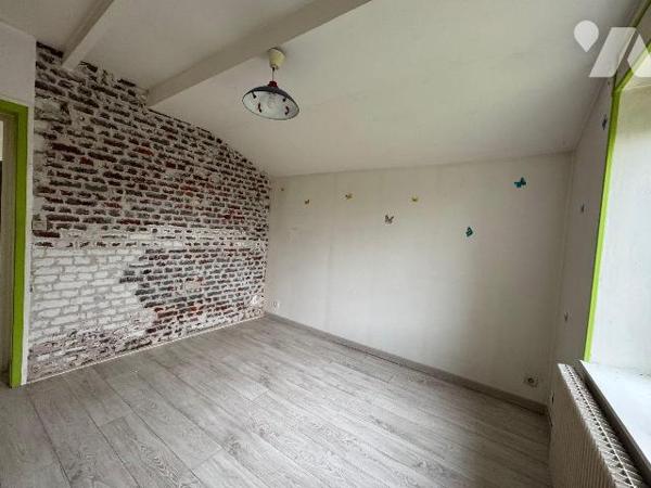 CORPS DE FERME RÉNOVÉ DE 327 M² HABITABLES AVEC NOMBREUSES DÉPENDANCES BÂTI SUR TERRAIN DE 8 00...