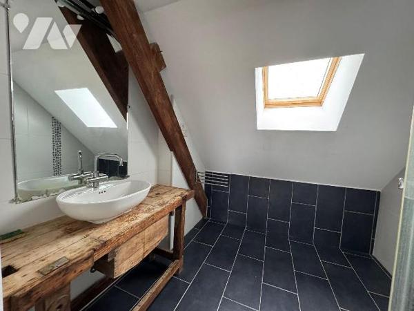 CORPS DE FERME RÉNOVÉ DE 327 M² HABITABLES AVEC NOMBREUSES DÉPENDANCES BÂTI SUR TERRAIN DE 8 00...