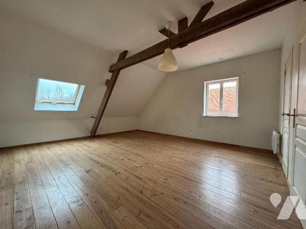 CORPS DE FERME RÉNOVÉ DE 327 M² HABITABLES AVEC NOMBREUSES DÉPENDANCES BÂTI SUR TERRAIN DE 8 00...