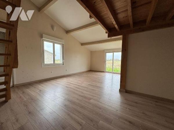 CORPS DE FERME RÉNOVÉ DE 327 M² HABITABLES AVEC NOMBREUSES DÉPENDANCES BÂTI SUR TERRAIN DE 8 00...