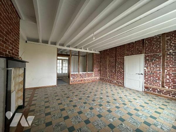 CORPS DE FERME RÉNOVÉ DE 327 M² HABITABLES AVEC NOMBREUSES DÉPENDANCES BÂTI SUR TERRAIN DE 8 00...